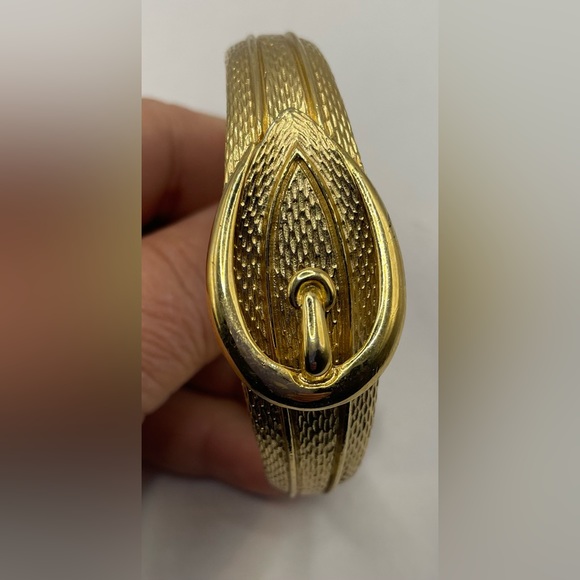 3 for $30 Vintage 80s Signed Avon Gold Tone Belt Buckle Hinged Clamper Bracelet - Picture 2 of 11